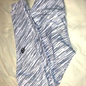 P’tula leggings
The Desa'ree II Swift Legging : 23" - Galaxy White
S